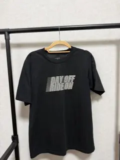 NIKE ロゴ入り黒Tシャツ