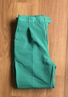 【GU】緑色パンツ