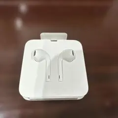 ホワイト 有線イヤホン Lightning接続　iPhone純正　未使用品
