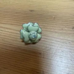 【中古車】花形ピンバッチ 淡い黄色　15ー32