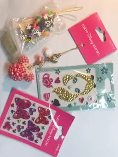 新品ディズニーセット⭐︎キーホルダー・シール