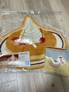 コメダ珈琲店　一番くじ　C賞シロノワールラグマット、H賞ジッパーバッグセット