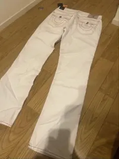True religion 赤ステッチ　白デニム