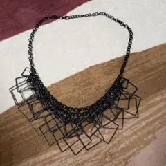 スクエアモチーフ ネックレス／ブラック