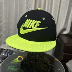 NIKE フラットキャップ　ブラック　蛍光イエロー　スナップバックのサムネイル