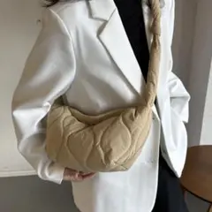 ワンショルダーベージュ　キルティング　バッグ　メッセンジャー かわいい　通勤通学