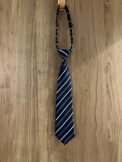 濃紺色に青と白のストライプ　 スクールネクタイ　つけネクタイ