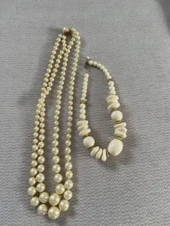 パールとプラスチックのネックレス2点セット