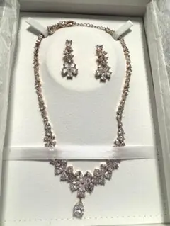 Love Tiara ブライダルアクセサリー ネックレス・イヤリングセット