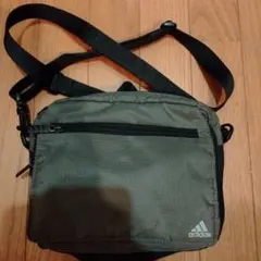 adidas ショルダーバッグ カーキ