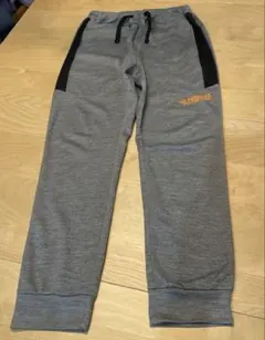 男の子 グレーのカジュアルパンツ 薄手 150cm