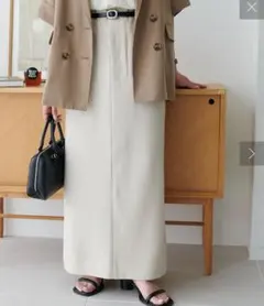 ディスコート　裾スリットナロースカート　ベージュ タイトスカート 新品