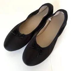 無印良品　リボン付き バレエシューズ ブラック 23.0cmのサムネイル