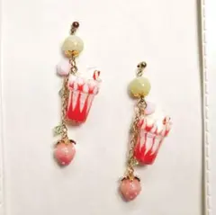 苺のフロート ピアス イヤリング