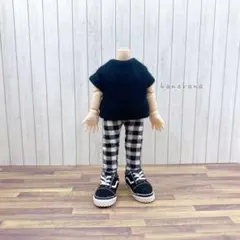 オビツ11 服 黒トップスと白黒チェックスリムパンツ