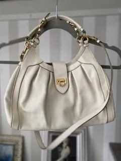 フェラガモ　ガンチーニ　2way クリーム色　卒入時期