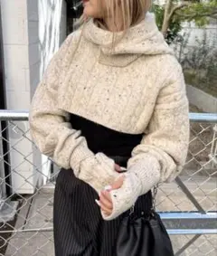 ケーブルニット クロップドセーター クリーム色/パープル