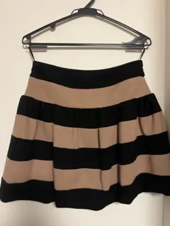 LANVIN en Bleu ミニスカート 黒とベージュのストライプ