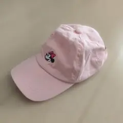 ミニーマウスのピンクのキャップ
