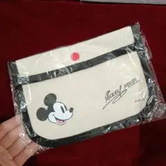 ★　ディズニーストア　ミッキー　キャンバスポーチ　未使用品　非売品？