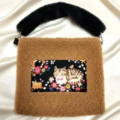 猫と花柄のポケット付き ボアトートバッグ　持ち手ファー素材