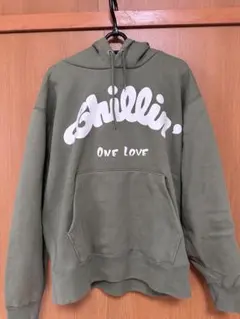 CHILLIN' ONE LOVE パーカー カーキ L