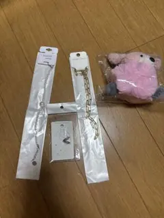 クマのぬいぐるみとアクセサリーセット