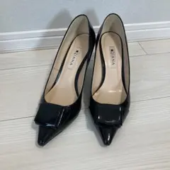 ダイアナ　パンプス　23.5 ブラック　エナメル