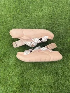 UGG クロスストラップ サンダル ベージュ