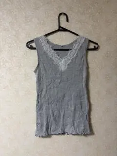 グレー レース付きタンクトップ