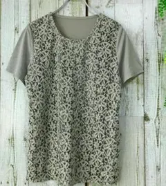 レース風模様のグレー半袖Tシャツ