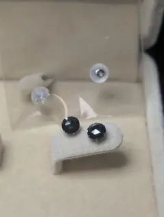 agete ピアス ブラックカルセドニー ホワイトトパーズ agete ピアス ブラックカルセドニー ホワイトトパーズ - メルカリ