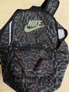 NIKE レオパード柄 バックパック リュックのサムネイル