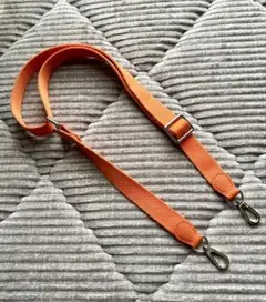 ショルダーストラップ　オレンジ　ショルダーバックにできるアイテム　金具シルバー