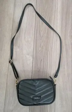 ブラックショルダーバッグ チェッカー模様