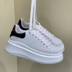 厚底ホワイトブラックスニーカー