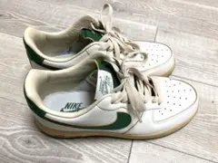 NIKE WMNSエアフォース1 Low ’07 LV8 ビンテージグリーン