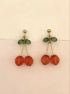 さくらんぼ型イヤリング