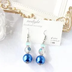 ハンドメイド　ビーズピアス　イヤリング　青　小ぶり　紅葉　シンプル【即購入OK】