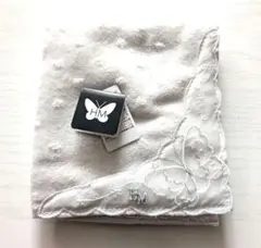 新品 HM バタフライ刺繍ハンカチ　ラッピング入り