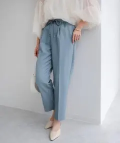 オフィス　通勤に　ドローストリングテーパードパンツ スラックス　andme