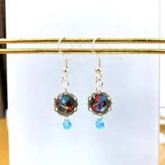 ゆれる華奢なピアス　イヤリング　★花型かざり　ブルービーズ★ レジン