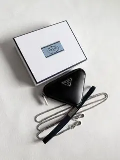 PRADA トライアングル ショルダーバッグ
