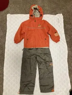 キッズ向けスキーウェア上下セット　おまけ付きキッズ用ジャンプスーツ付
