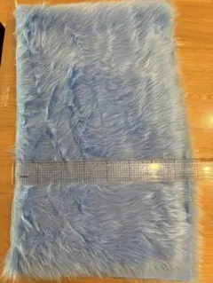 淡い青色ファー生地 約30cm x 100cm