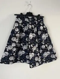 【美品】花柄 刺繍 フレアスカート 膝丈 黒 Mサイズ【上品】のサムネイル