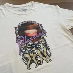 【PLEASURES】プレジャーズ コラージュ グラフィック Tシャツ 白のサムネイル