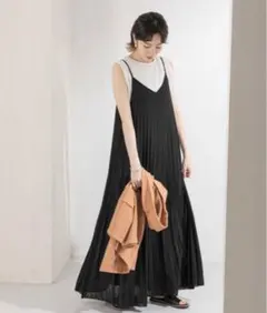 KBF プリーツ　キャミワンピース