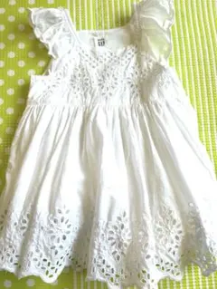 80 baby GAP 刺繍ノースリーブワンピース 12-18ヶ月