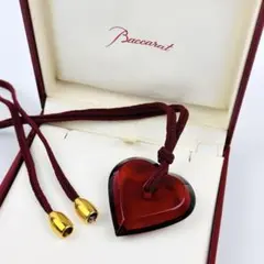 美品　バカラ　赤いクリスタルハートネックレス　ゴールド金具　ロゴ